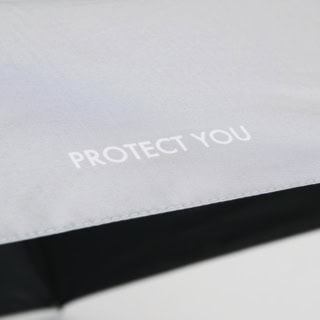 表面はグレー、内側は黒。メンズにもオススメです。