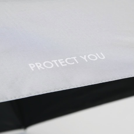 表面はグレー、内側は黒。メンズにもオススメです。