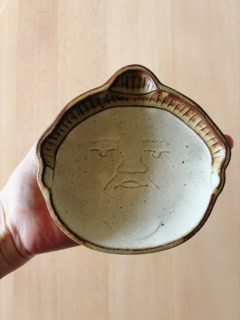 ちょうど手のひらサイズです！ 見るほどに笑いがこみ上げます。