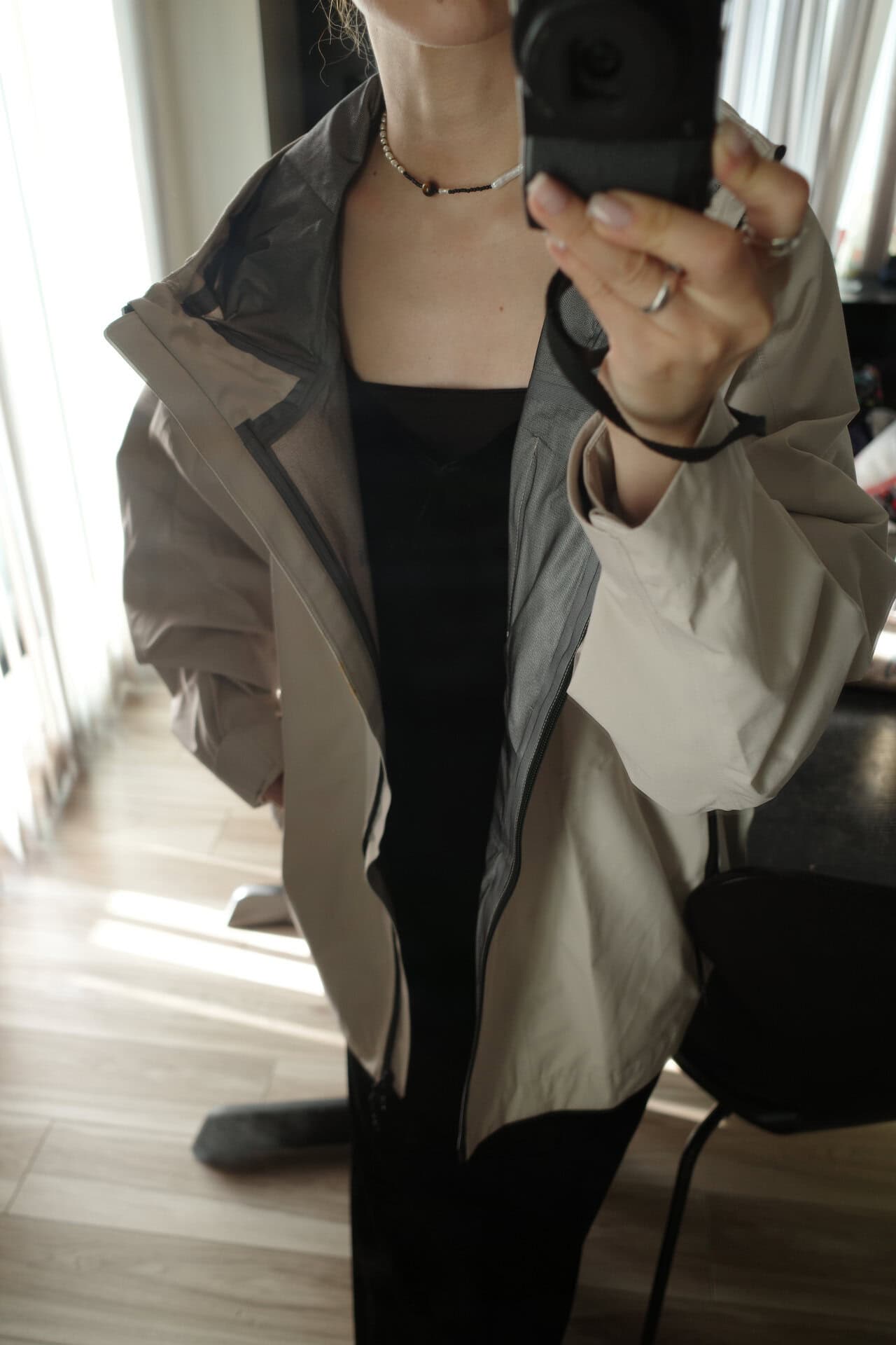 water repellent nylon jacket ¥18,700 (アエレ)