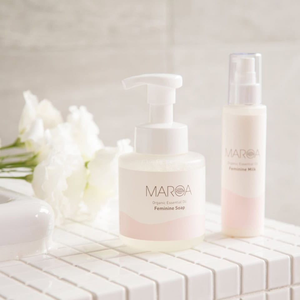 厳選された植物由来成分を配合。デリケートゾーンを美しく健やかにキープしてくれます。右から：フェミニンミルク 120ml ¥4,015、フェミニンソープ 280ml ¥3,355(MAROA) ※5月1日 GINZA SIX POP UP STORE 発売、公式オンラインショップ発売中