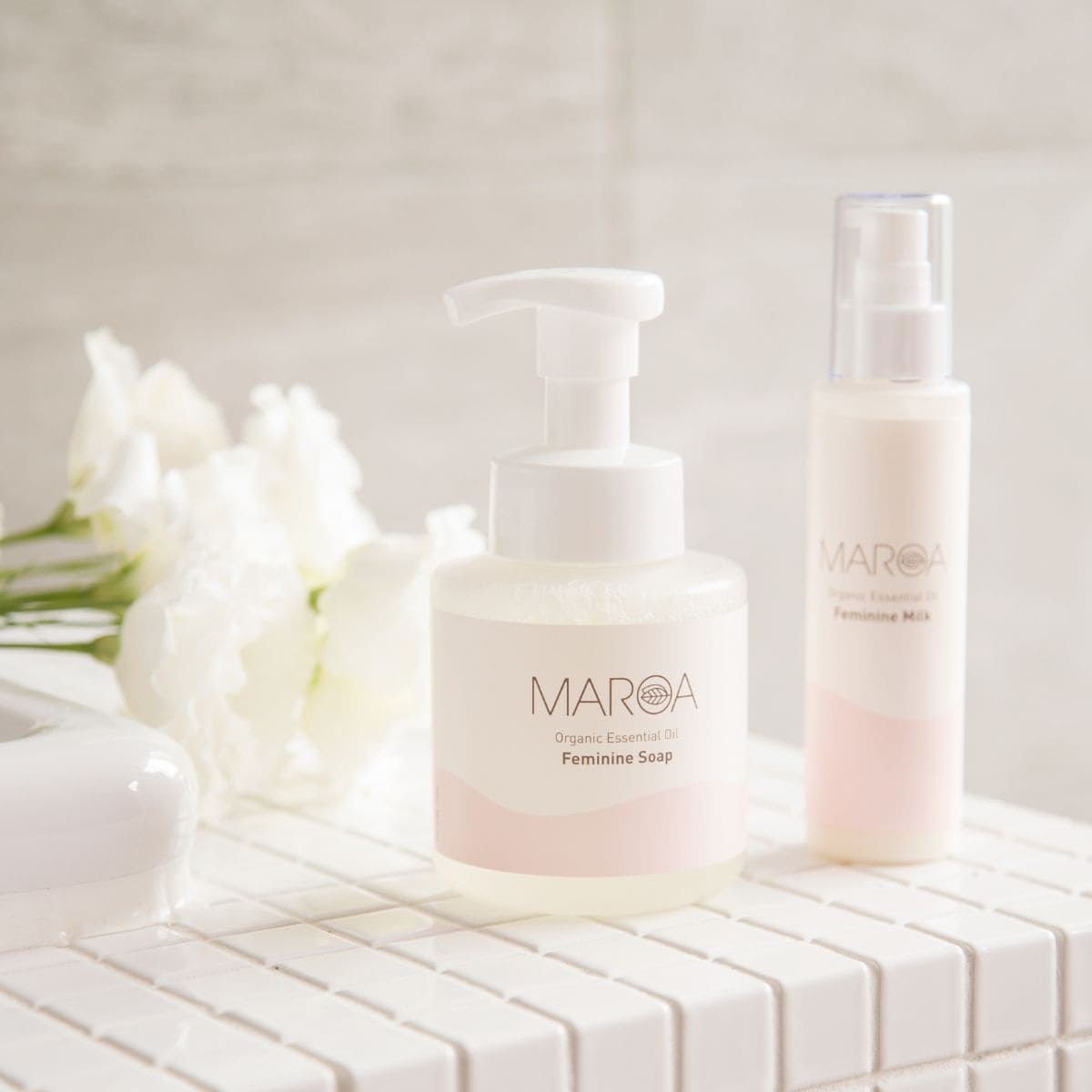 厳選された植物由来成分を配合。デリケートゾーンを美しく健やかにキープしてくれます。右から：フェミニンミルク 120ml ¥4,015、フェミニンソープ 280ml ¥3,355(MAROA) ※5月1日 GINZA SIX POP UP STORE 発売、公式オンラインショップ発売中