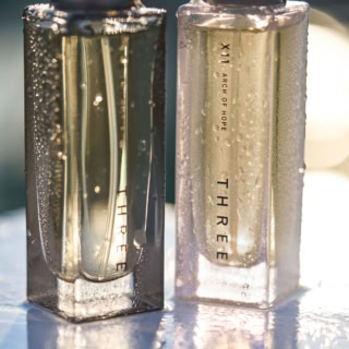 気圧や湿度で気分まで揺らぎやすい季節に。香りときらめきで、心まで晴らしてくれそうなフレグランスです。