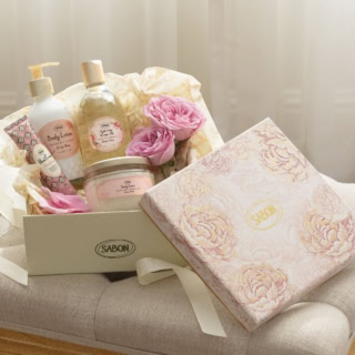 やさしい香りとともに、自分をいたわるひとときを。母の日にふさわしい、華やかなギフトセット。