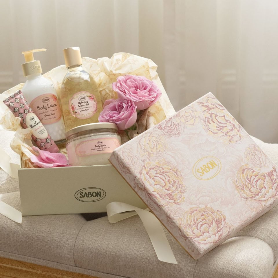 やさしい香りとともに、自分をいたわるひとときを。母の日にふさわしい、華やかなギフトセット。
