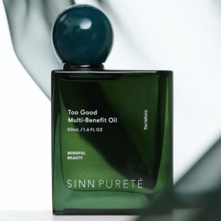 空気が澄んだ場所に立つような、静かな余韻。ほんのりスモーキーな香りが、自分の内側へと意識を戻してくれる。限定パッケージでギフトにもおすすめ! トゥーグッド マルチベネフィットオイル Yorishiro(依り代)50mL ¥3,850 (SINN PURETÉ) ※5月20日先行発売、6月1日一般発売