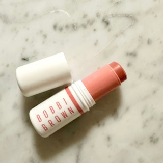 チークだけでなくリップにも使える。スキン エンハンサー マルチ スティック 全5色 各¥5,060(ボビイ ブラウン)