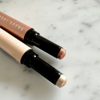 水面にゆらめく光を演出してくれる。クリスタル アイシャドウ スティック 全5色 各¥4,950(ボビイ ブラウン)