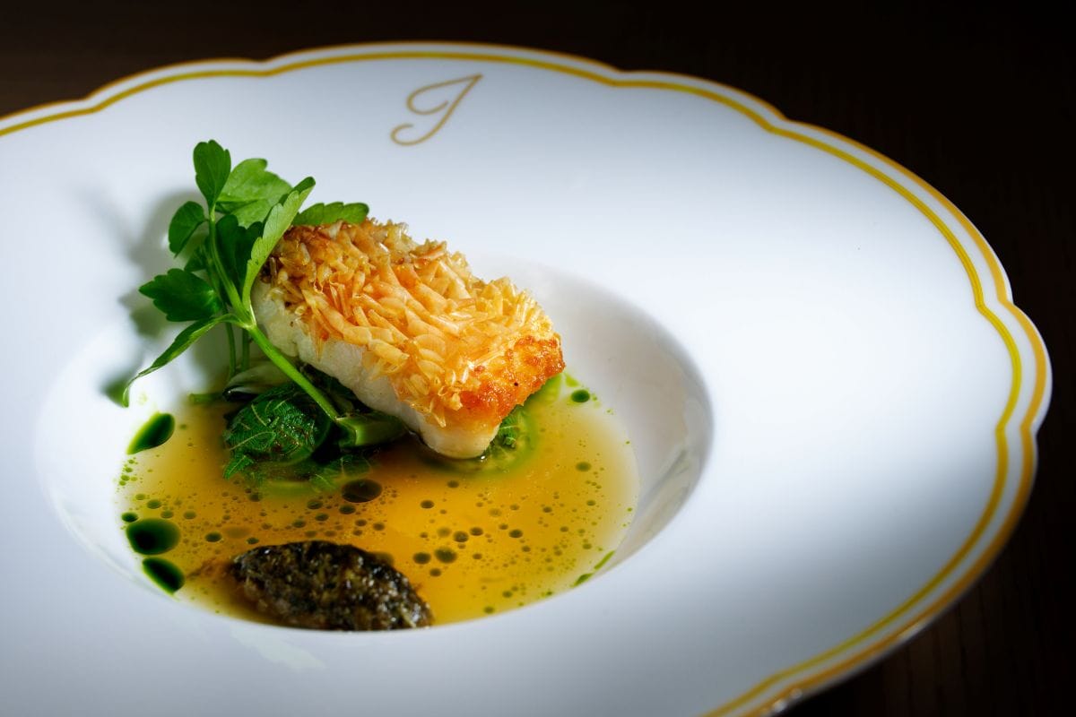 ポワソン「甘鯛の鱗焼き」 ～水都に広がる、光の情景～