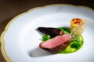 ヴィアンド 七谷鴨胸肉のロティ ~共に歩んだ1年、そして未来へ広がる森~