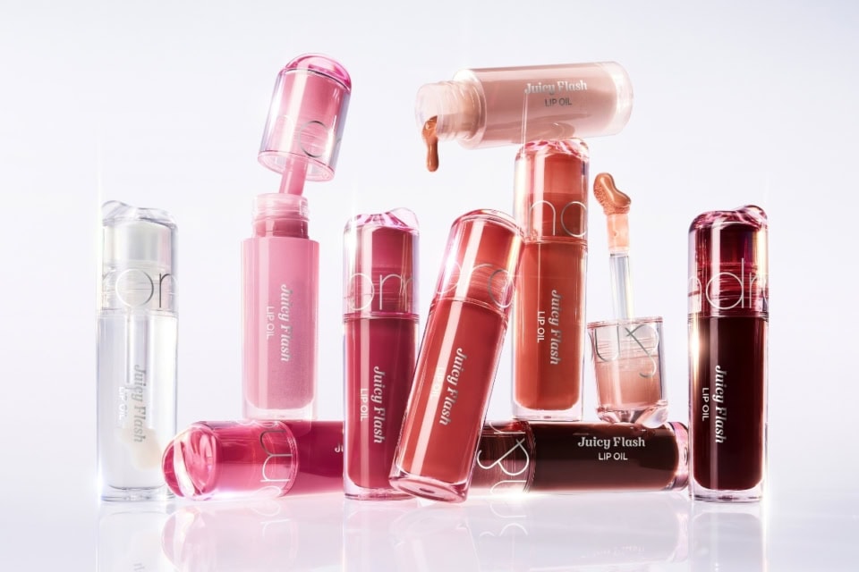 【ロムアンド】初のリップオイルが誕生!“異次元のツヤ”で究極のナチュ盛り