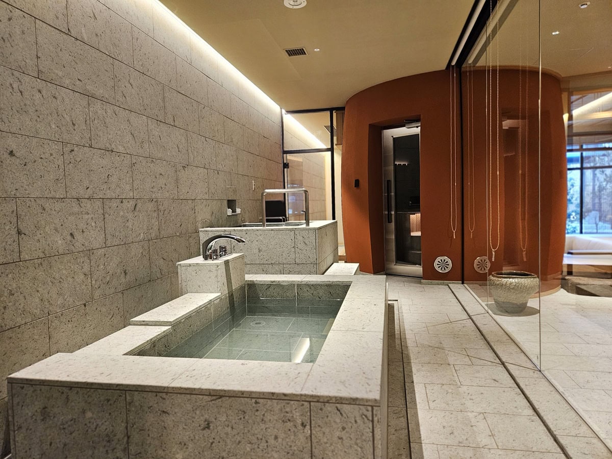 プレミアムスイートには、本格派プライベートサウナも完備。