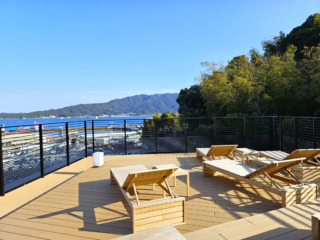 瀬戸内海を望む開放感あふれるテラススペース。