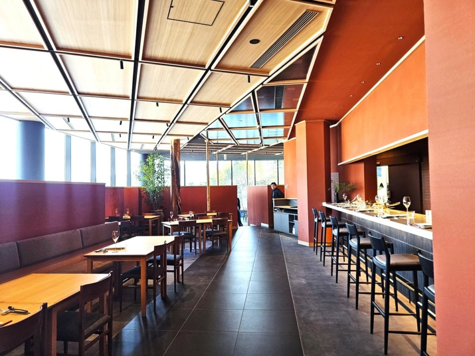 レストランはカウンター席も有するので、ひとり旅ももちろんウェルカム！