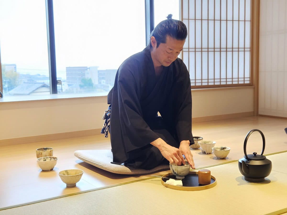陶芸家で茶人の山田翔太さん。