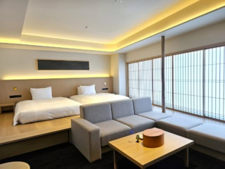 小あがりのある50㎡のツインベッドルーム「宵月」。