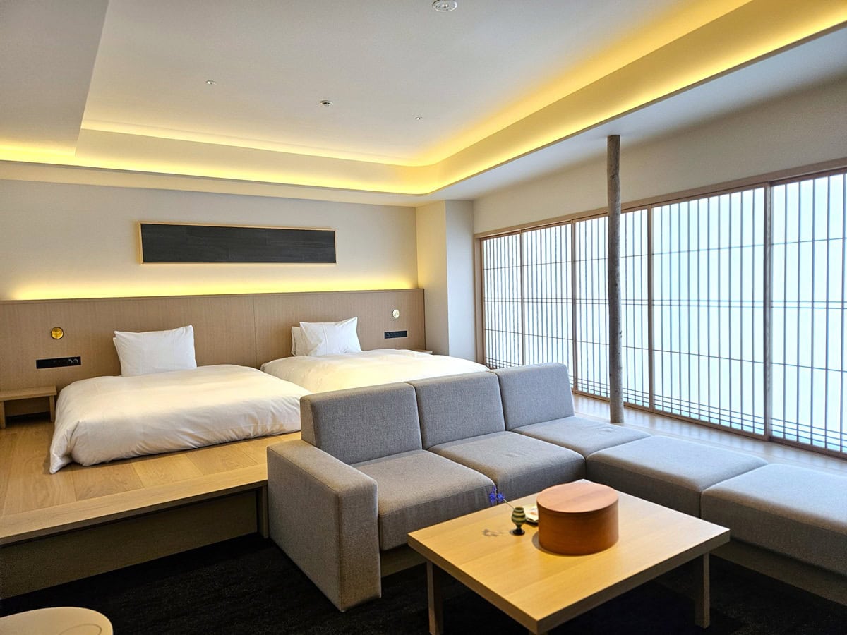 小あがりのある50㎡のツインベッドルーム「宵月」。