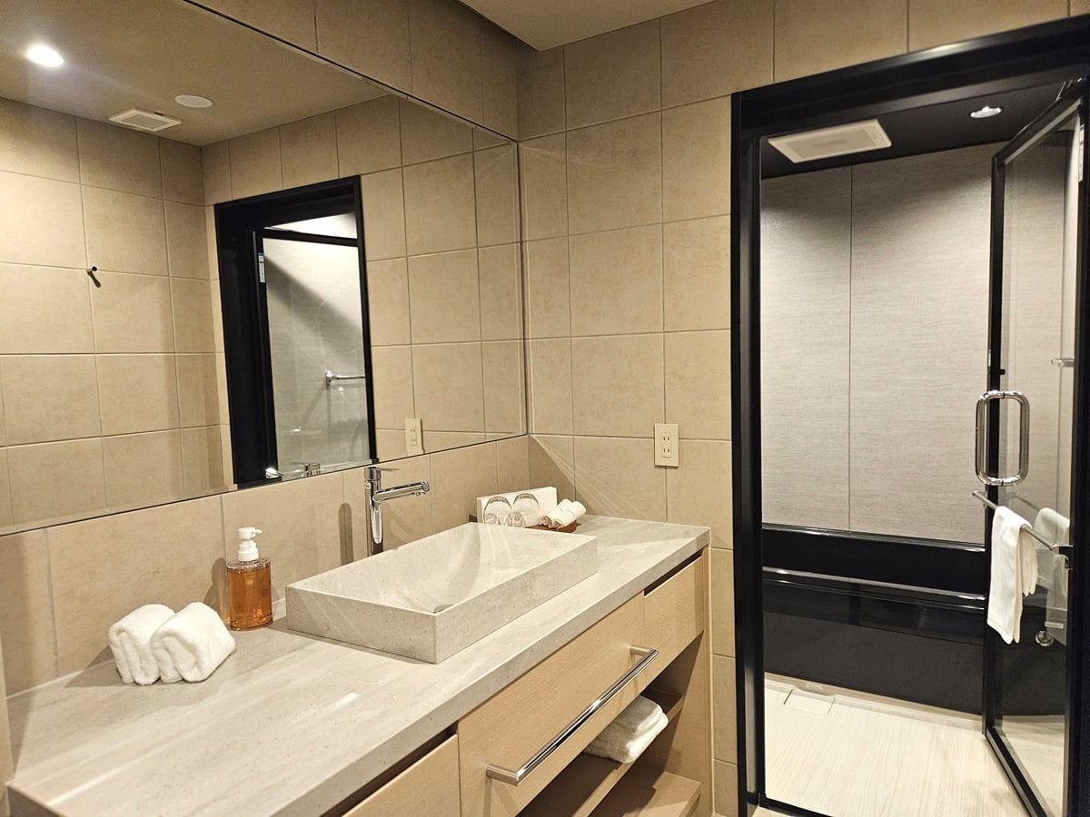 客室内のバス・トイレ・洗面所もゆとりのあるつくり。