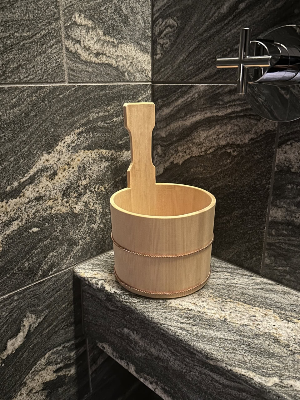 宮川町で江戸時代に創業したおけ庄 林常二郎商店の京風桶