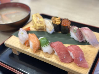 沼津魚がし鮨「流れ鮨」