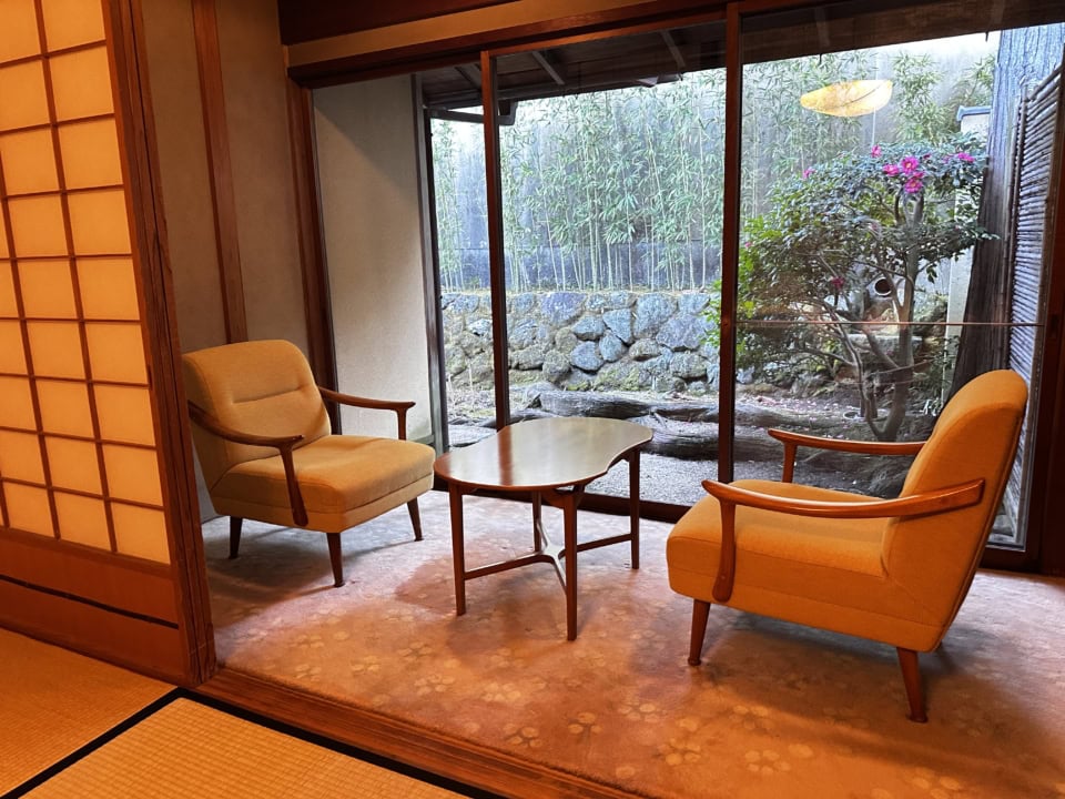 景色を一望できる広い和室