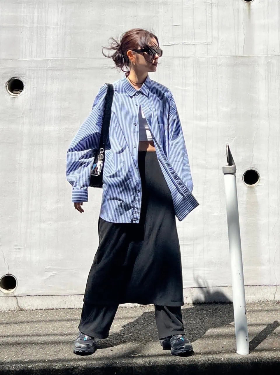 ヴィンテージのシャツは本人私物、パンツ￥27,500（ジゼルフ）、サロモンのシューズ、その他は全て本人私物