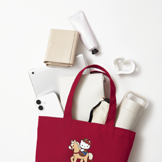 タブレット、財布、スマホなど必需品がしっかり入ります！