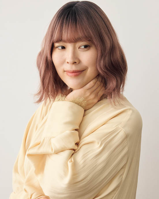 shuco(シュウコ)/フランスでの活動を経て、ヘアスタイリストとして第一線で活躍する傍ら、毛髪診断士の資格も併せ持つ。その深い知識を活かした提案で支持を集め、ディレクターを務める大人のためのヘアアクセサリーブランド「TRESSE(トレス)」も大好評。