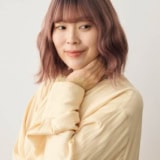 shuco（シュウコ）／フランスでの活動を経て、ヘアスタイリストとして第一線で活躍する傍ら、毛髪診断士の資格も併せ持つ。その深い知識を活かした提案で支持を集め、ディレクターを務める大人のためのヘアアクセサリーブランド「TRESSE（トレス）」も大好評。