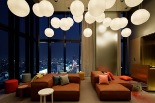 大阪御堂筋で、ひときわ異彩を放つラグジュアリー・ライフスタイルホテル「W大阪」 。2021年の日本初進出から、今年でいよいよ5周年を迎えました 。