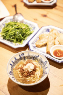 この「ちょっと物足りないかな？」くらいで食べ終わるサイズ感が、また次のひと口を誘いますよね（笑）
