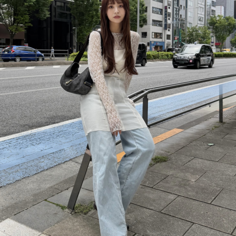 【40代スナップ】デニム×レース×キャミソール! 異素材レイヤードが最強に可愛い|小島奏美さん