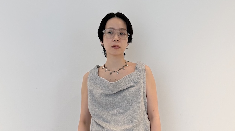 40代スナップ】カジュアルな「リメイクデニム」にはアクセ使いが欠かせ