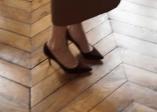 Wolfordのトップス、スカート、Gianvito Rossiのパンプスは本人私物