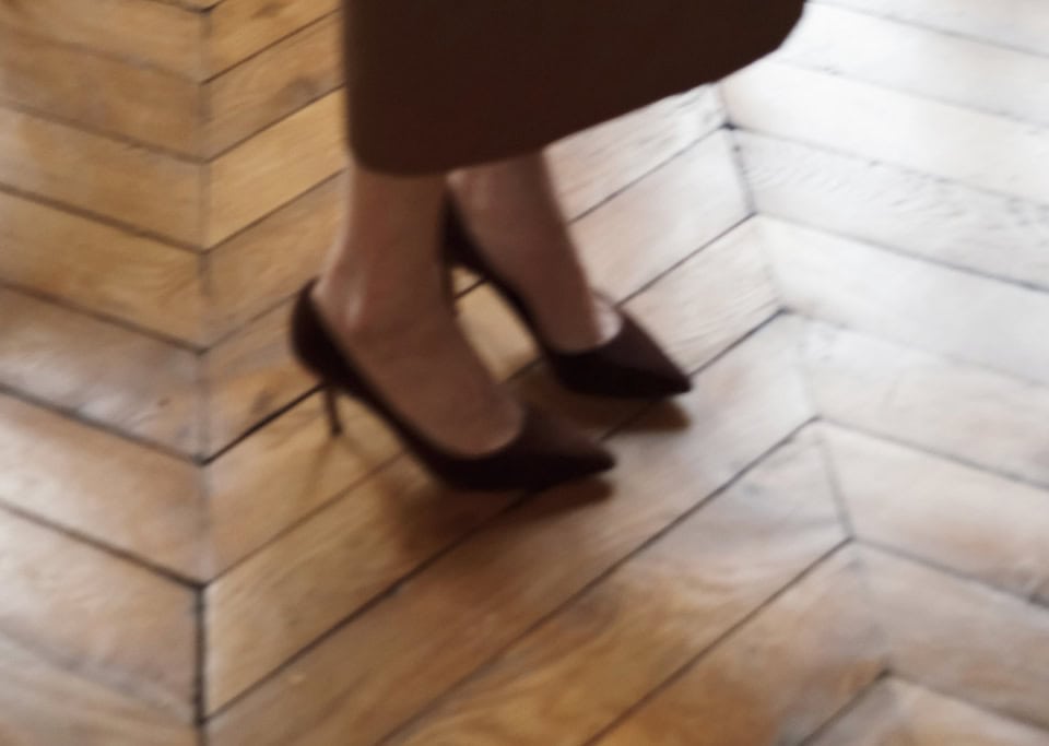 Wolfordのトップス、スカート、Gianvito Rossiのパンプスは本人私物