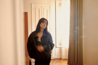 Saint Laurentのジャケット、Only Heartsのスカートは本人私物