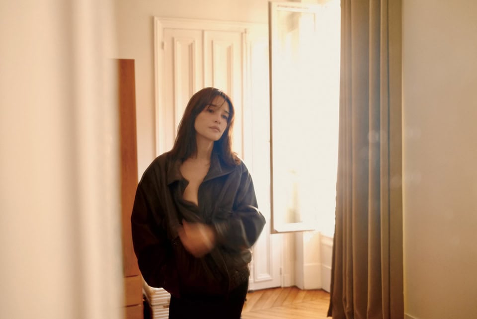 Saint Laurentのジャケット、Only Heartsのスカートは本人私物