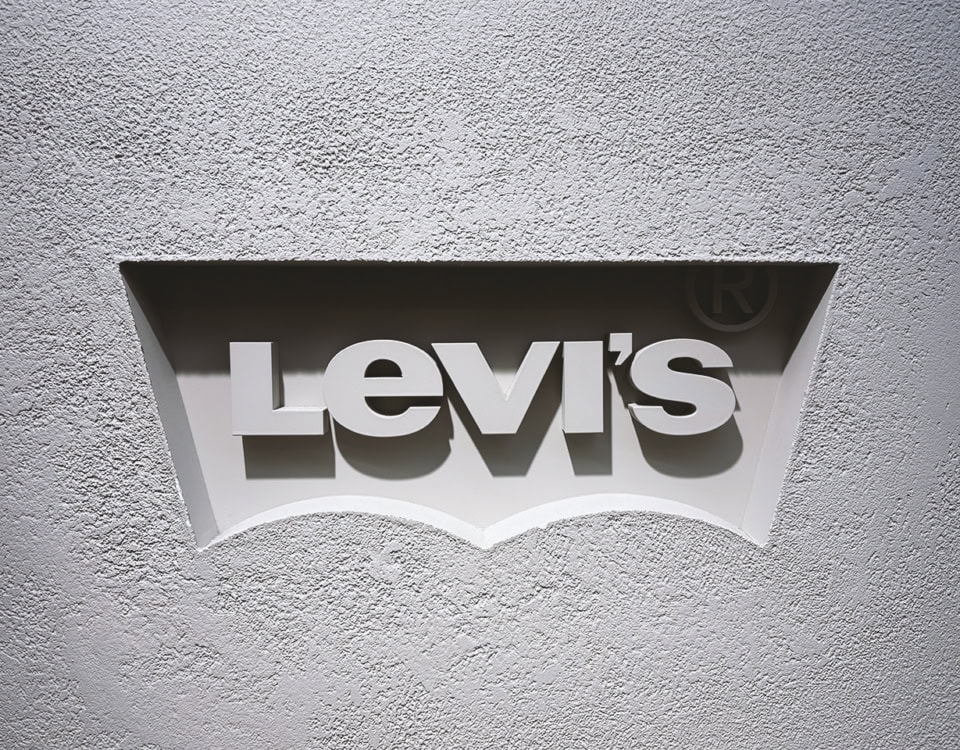 Levi’s®|川口春奈がナビゲート!永遠の定番「501®」と「701」