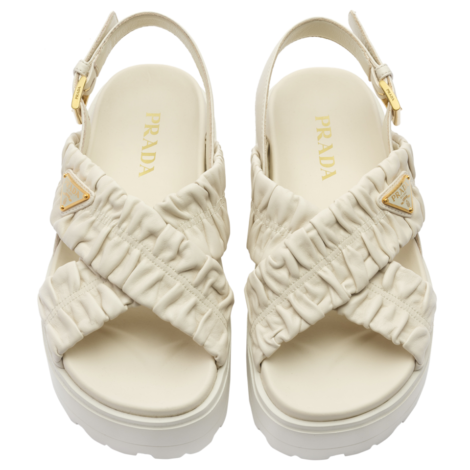 日本限定サンダル［ソール4.5cm］¥192,500（プラダ／プラダ クライアントサービス）