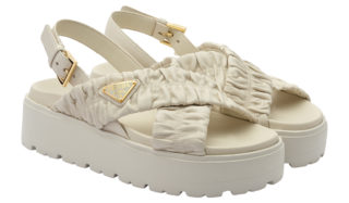 日本限定サンダル［ソール4.5cm］¥192,500（プラダ／プラダ クライアントサービス）