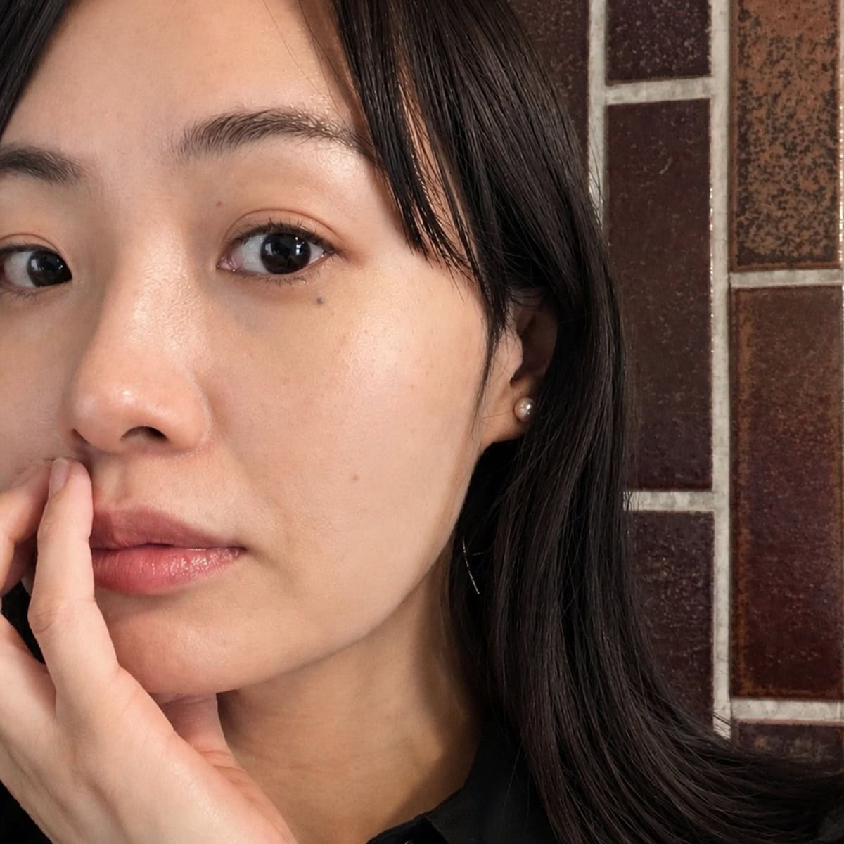 「顔全体にしっかり塗るというより、気になる部分だけ薄く重ねて、素肌感を残しながら使っています」