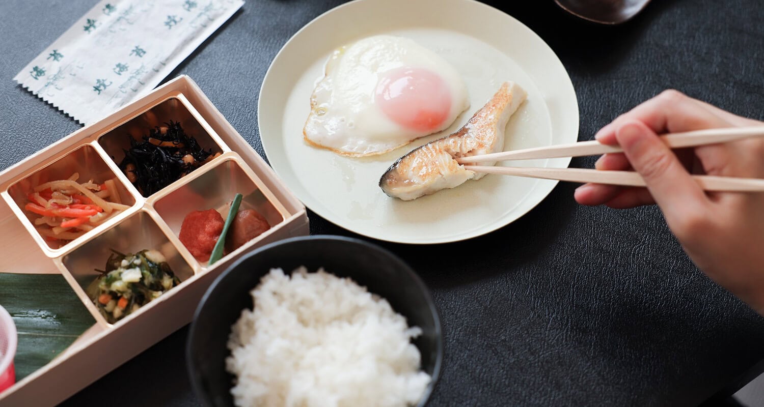 朝食は和食、洋食からセレクト可能。私は和食をセレクト。お天気がよければテラスで食べるのも◎。