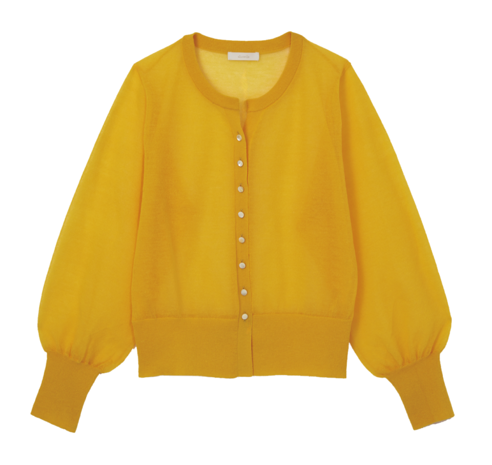 ロマンティックなバルーンスリーブ。カーディガン¥22,000（アルアバイル）