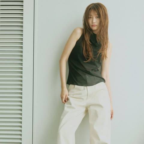 「似合うデニム」が欲しい! チノパン的にはけてコンサバにならない【エクリュカラー】は狙い目