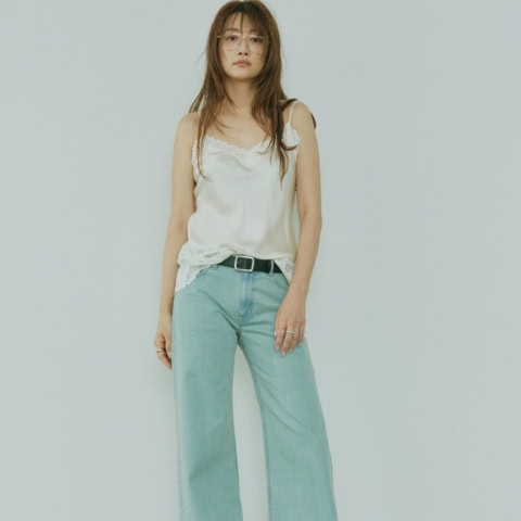 春夏こそ【似合うデニム】が欲しい！ 40代が無理なくはけて確実に洒落る「ルーズフレア」が旬です