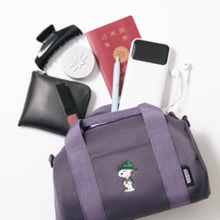 お財布やモバイルバッテリーなど、おでかけに必要なものは十分に収納。旅行のお供にも最適です。※ミニボストン以外は付録に含まれません。