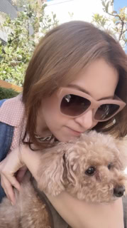 おかげさまで現在の健康状態は良好です。たまに大好物のチキンをあげるとき、シアは野生的な男になります。