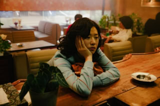 映画『FUJIKO』 原案・監督:木村太一 出演:片山友希、YOU、リリー・フランキー、MEGUMI、うじきつよし、竹下景子、イッセー尾形、岸本加世子ほか 6月5日(金)TOHOシネマズ日比谷ほか全国公開 配給:Atemo © 2026 FUJIKO Film Partners