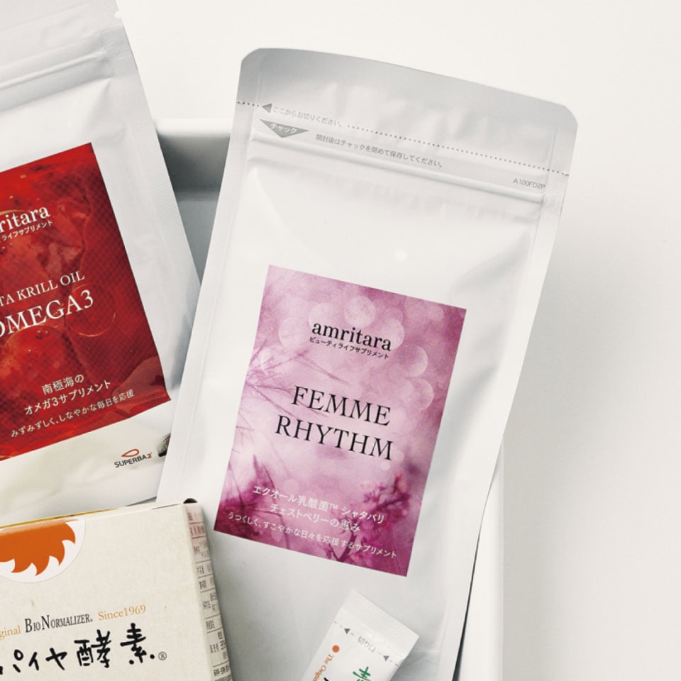 シャタバリ、マカ、チェストベリーや大豆由来のエクオール乳酸菌™️など、女性のホルモンケアに嬉しい成分をギュッと含有。60粒 （アムリターラ）