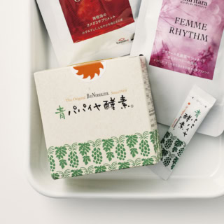 酵素の王様とも呼ばれる『青パパイヤ』を実も皮も種も丸ごと発酵。3g×30包 ¥6,804（ビープル）